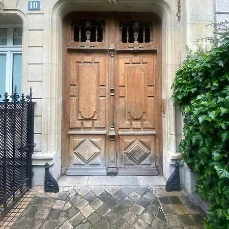 Elegant And Romantic In Luxury Area With Stunning Views Apartment Paris