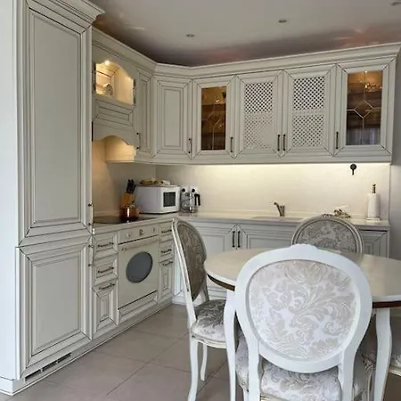 Apartment Elegant And Romantic In Luxury Area With Stunning Views *